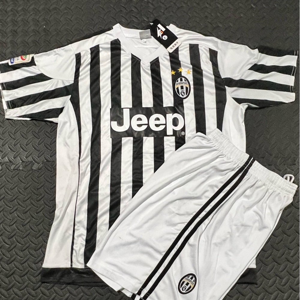 Beautiful brand new Juventus fan soccer set